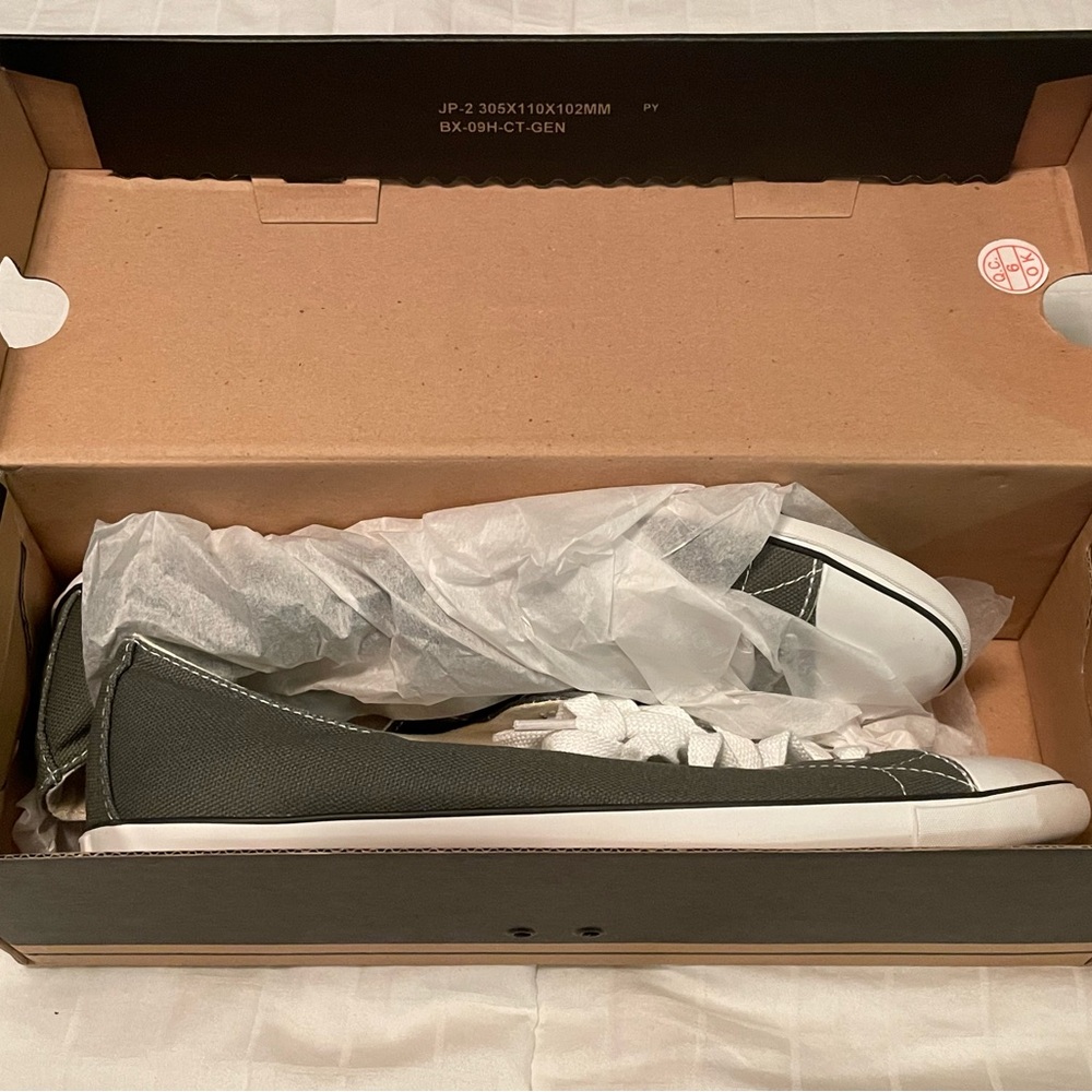 Women’s Size 7 Charcoal Converse Low-Tops